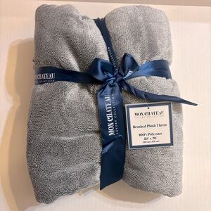 Mon-Chateau Luxury Collection Brushed Plush Throw